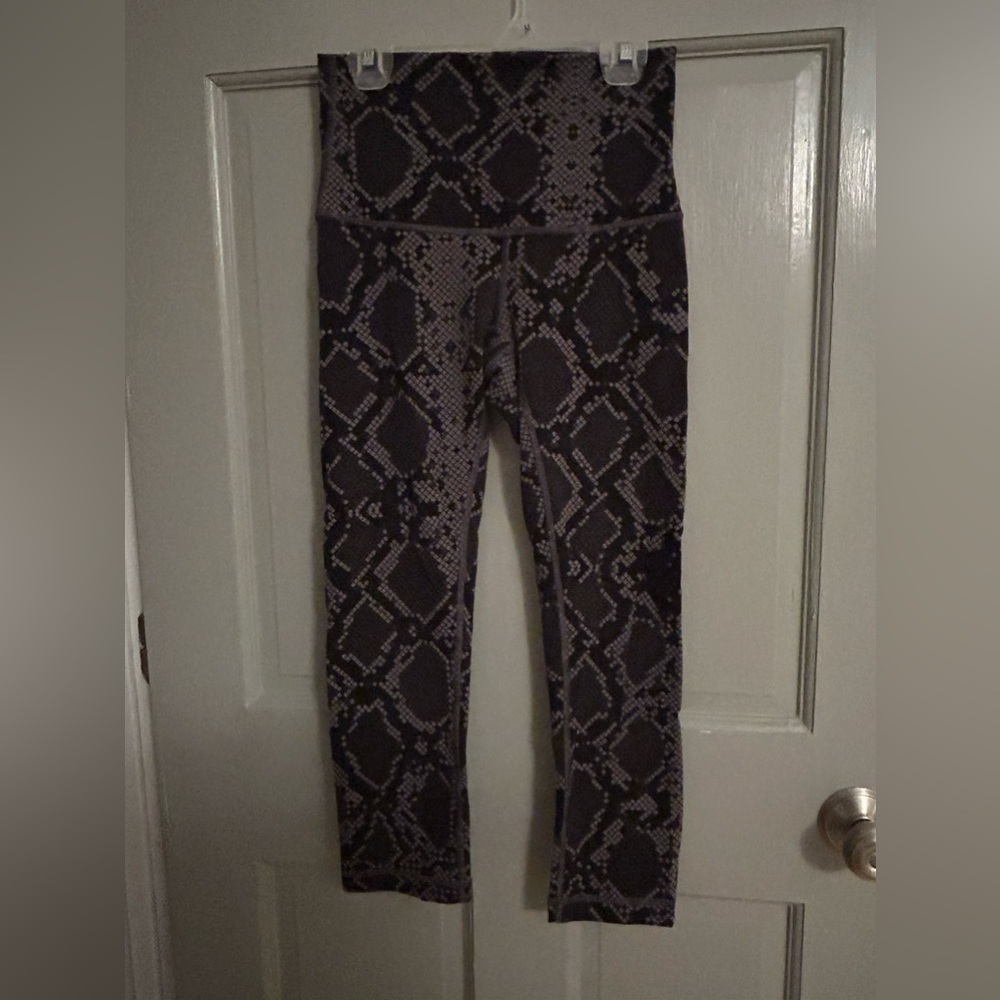 Lululemon Wunder Under Crop III Luon
Legging Ziggy Snake